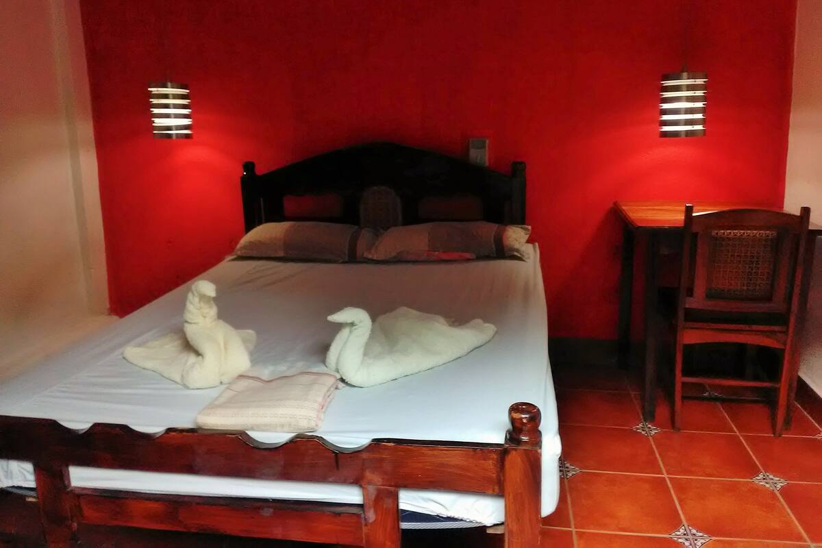 Iron/ironing board, free WiFi, bed sheets