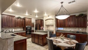 Kondominium, 5 kamar tidur | Dapur pribadi
