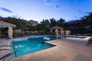 Outdoor pool - The Keep at La Verne By Signature Vacation Rentals (Phoenix)
