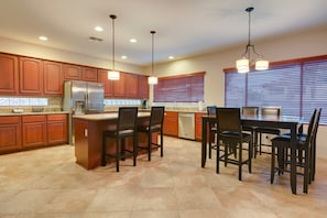 House, 5 Bedrooms | Private kitchen