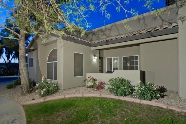 Exterior - Something Borrowed By Signature Vacation Rentals (Scottsdale)