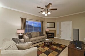 Condo, 3 Bedrooms | Living area