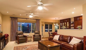 Huoneisto, 3 makuuhuonetta | Oleskelualue | DVD-soitin