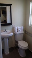 Bañera con ducha, artículos de tocador gratuitos
