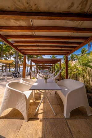 Café da manhã, almoço e jantar; culinária regional 