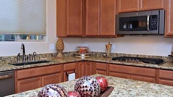 Condo, 3 Bedrooms | Private kitchen | Fridge, microwave, coffee/tea maker