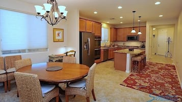 Kondominium, 3 kamar tidur | Makan di kamar