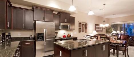 Appartement, 2 slaapkamers | Privékeuken | Een koelkast, een magnetron, een kookplaat, een vaatwasser