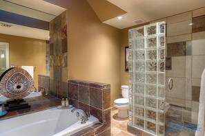 Apartment, 2 Schlafzimmer | Badezimmer | Duschwanne, Handtücher