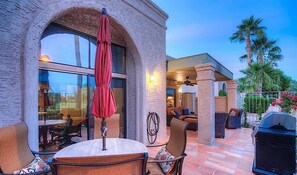BBQ/picnic area - Continental Gardens By Signature Vacation Rentals (Scottsdale)