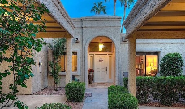 Property entrance - Continental Gardens By Signature Vacation Rentals (Scottsdale)