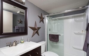 Condo, 1 Bedroom | Bathroom | Combined shower/bathtub, towels, shampoo - Cliffs in Surprise By Signature Vacation Rentals (Surprise)