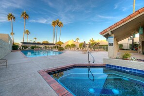 Outdoor spa tub - Cactus Retreat By Signature Vacation Rentals (Scottsdale)
