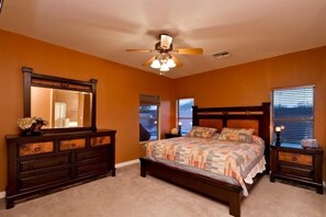 Condo, 4 Bedrooms, Pool View