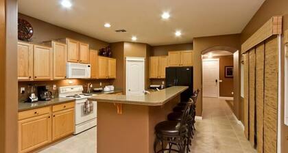 Cactus Bloom By Signature Vacation Rentals