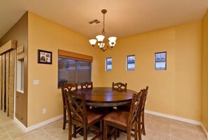 Condo, 4 Bedrooms, Pool View | In-room dining