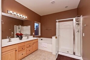Condo, 4 Bedrooms, Pool View | Bathroom | Combined shower/tub, towels