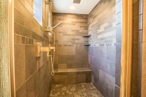 Apartment, 6 Schlafzimmer | Dusche im Bad