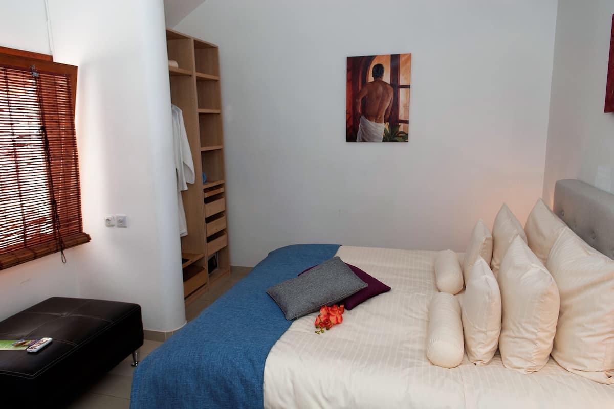Garden Suite | เครื่องนอนระดับพรีเมียม, ผ้านวมขนเป็ด, เตียงพร้อมฟูกเสริมที่นอน