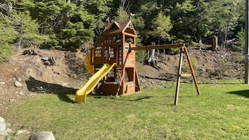 Tempat bermain anak - outdoor