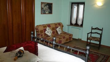 Desk, free cribs/infant beds, rollaway beds, free WiFi