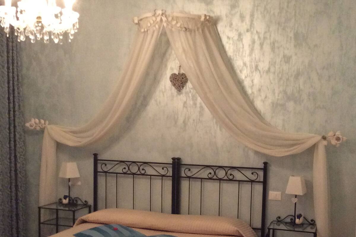 Standard Double Room, Garden View (External Private Bathroom) | Bar mini, peti besi dalam bilik, katil bayi/kot (surcaj)