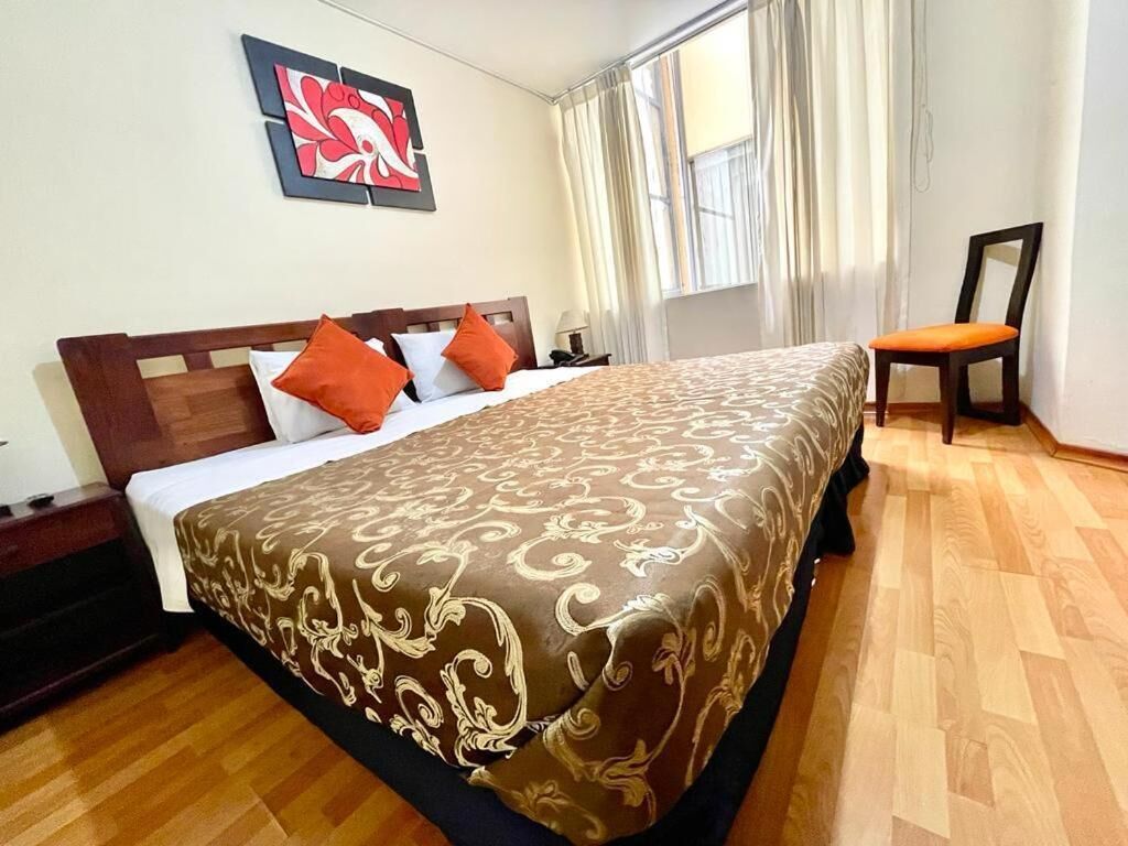 hypo-allergenic bedding, in-room safe, laptop workspace, free wifi