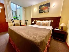 Hypo-allergenic bedding, in-room safe, laptop workspace, free WiFi - Mandala Rooms & Services Hospedaje (Arequipa)