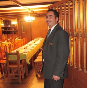 Frukost och lunch serveras