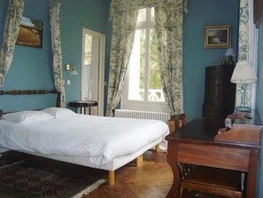 Double Room (Iris) | Iron/ironing board, free cribs/infant beds, free WiFi - Chalet Du Bel Event (La Chapelle-sur-Dun)