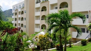 A multi-story hotel with a symmetrical facade, featuring arched windows and balconies. - Avalon Grand Panama (Panama City)