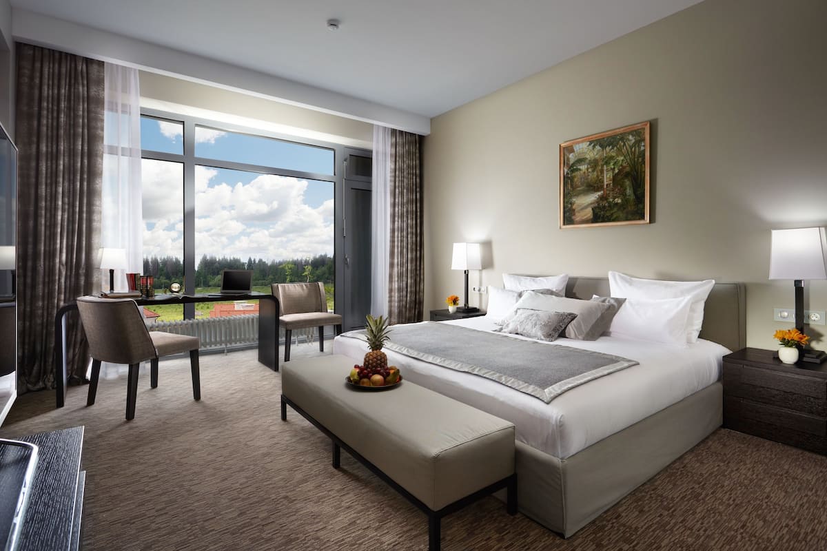 Grand Room (Deluxe Velich) | Premium bedding, minibar, desk, soundproofing