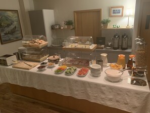 Breakfast buffet - Hotel Orkin (Reykjavik)