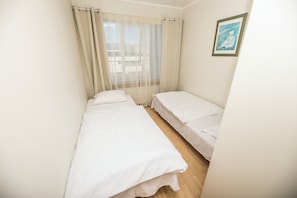 อพาร์ทเมนท์, 2 ห้องนอน, วิวภูเขา | โต๊ะทำงาน, ผ้าม่านกันแสง, Wi-Fi ฟรี, ผ้าปูที่นอน