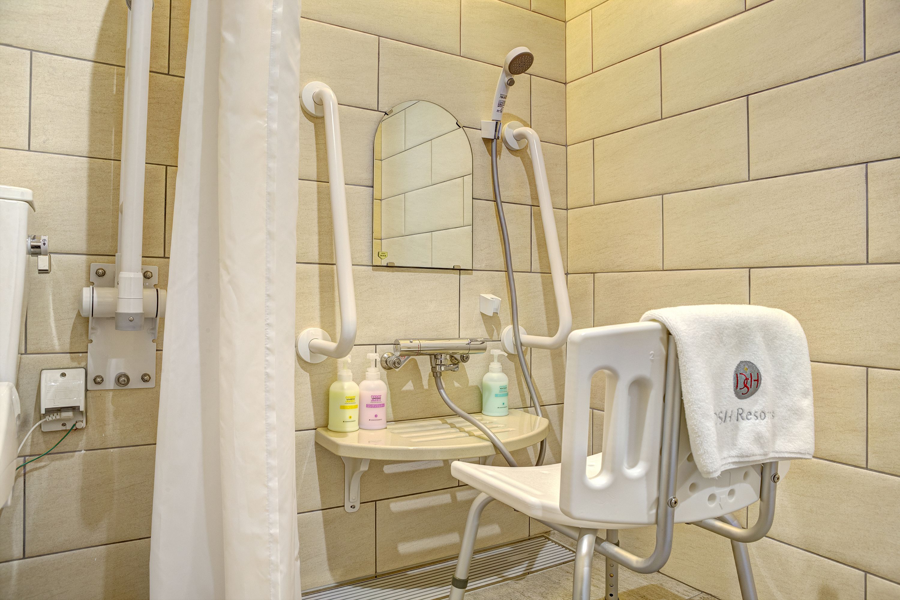 deluxe twin room, accessible, sea view | room amenity