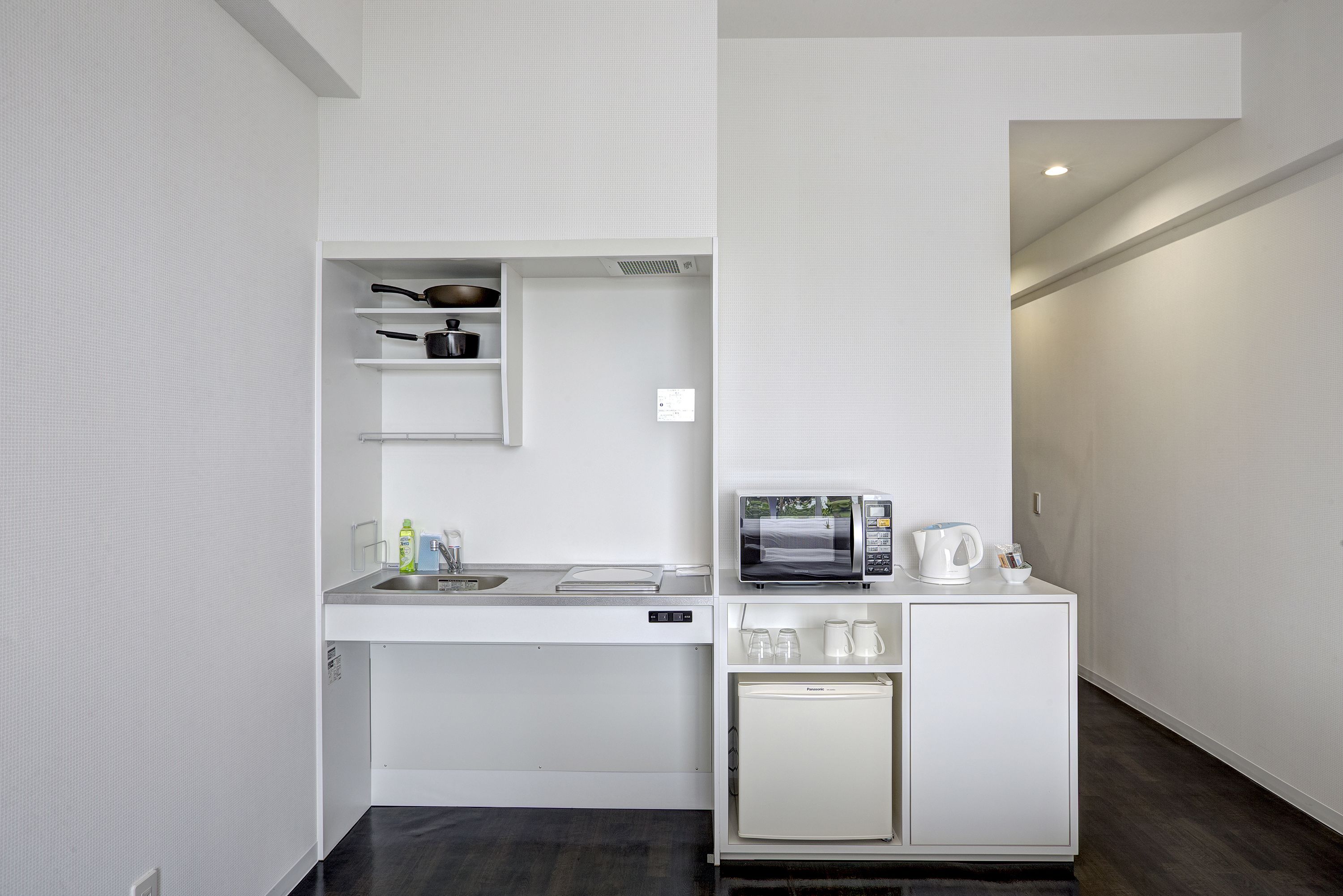 deluxe twin room, accessible, sea view | private kitchen | fridge, microwave, stovetop, electric kettle