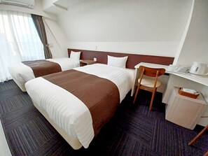 Iron/ironing board, free WiFi, bed sheets - Akasaka Urban Hotel (Tokyo)