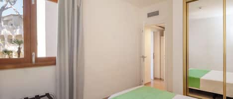 Appartement de base, 1 chambre | Coffre-fort, accès au Wi-Fi (inclus), literie fournie