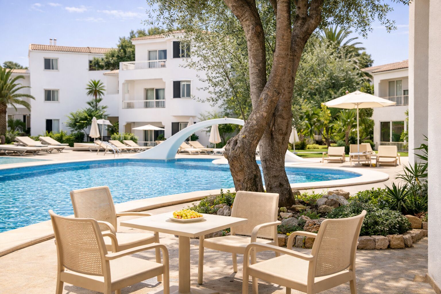Outdoor pool, pool umbrellas, sun loungers