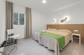 In-room safe, free WiFi, bed sheets