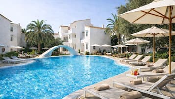 Outdoor pool, pool umbrellas, sun loungers