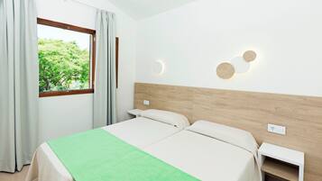 In-room safe, free WiFi, bed sheets