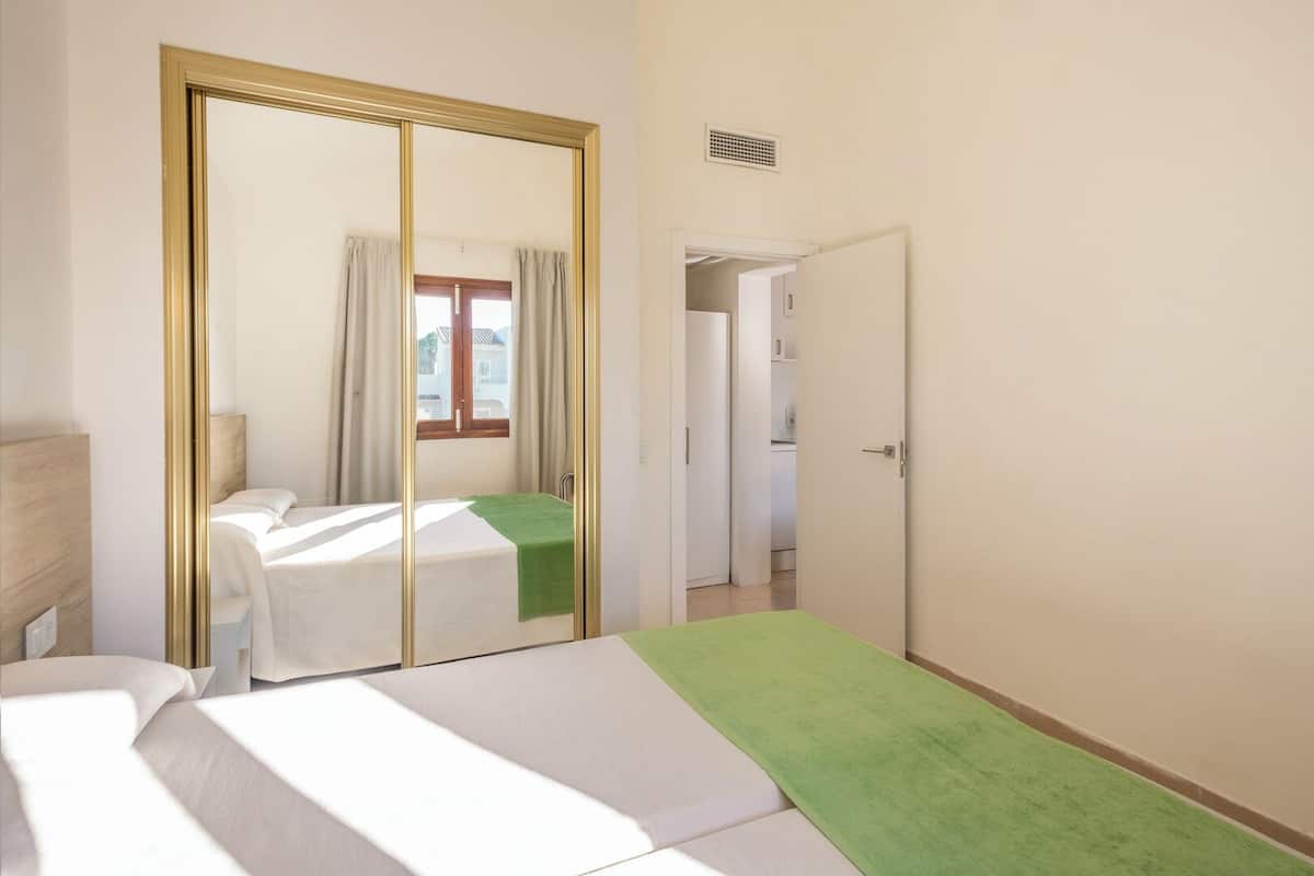 Club-Apartment | Zimmersafe, kostenloses WLAN, Bettwäsche