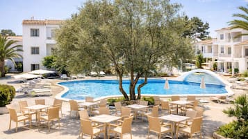 Outdoor pool, pool umbrellas, pool loungers