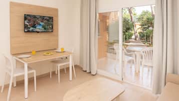 In-room safe, free WiFi, bed sheets