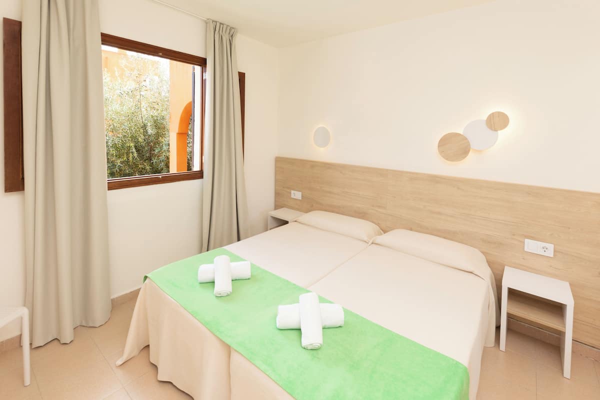 Caja de seguridad en la habitación, wifi gratis y ropa de cama