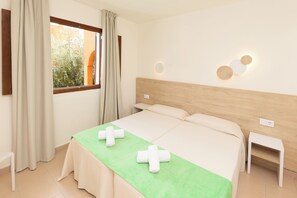 In-room safe, free WiFi, bed sheets