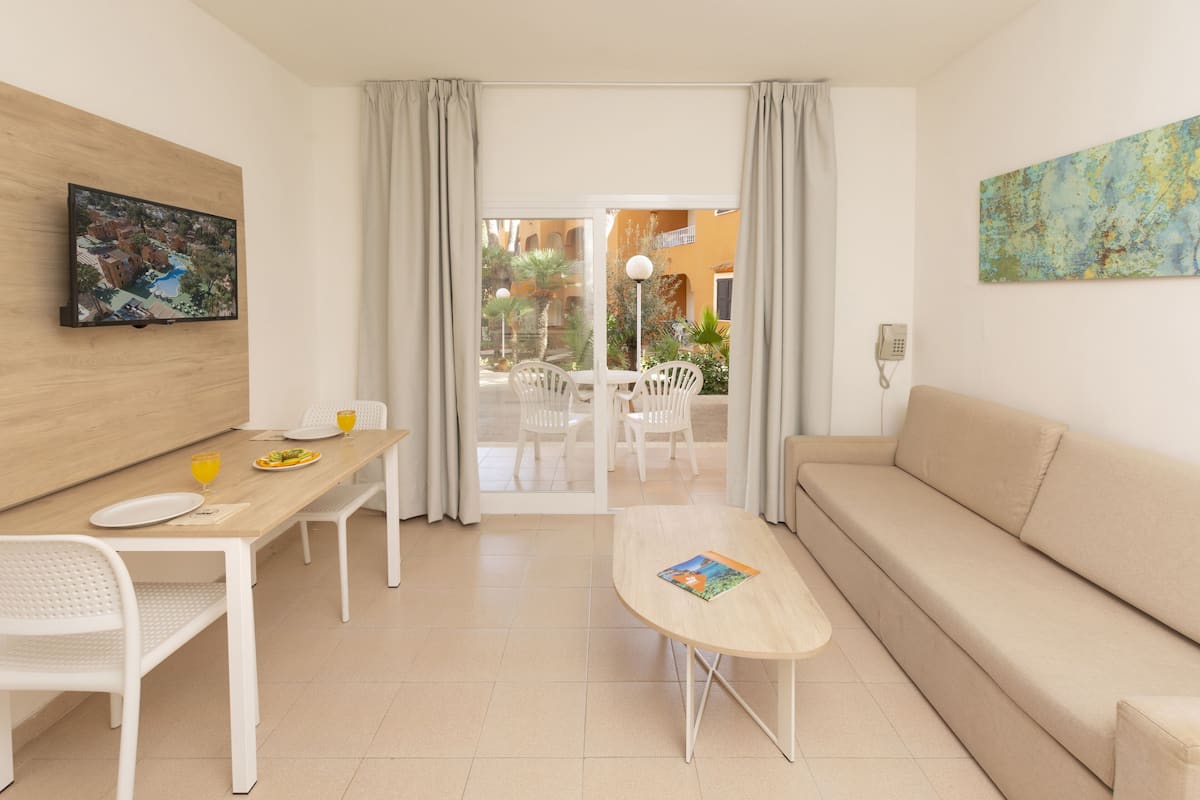 1 bedroom, in-room safe, free WiFi, bed sheets