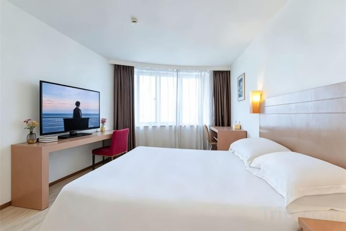 In-room safe, free WiFi