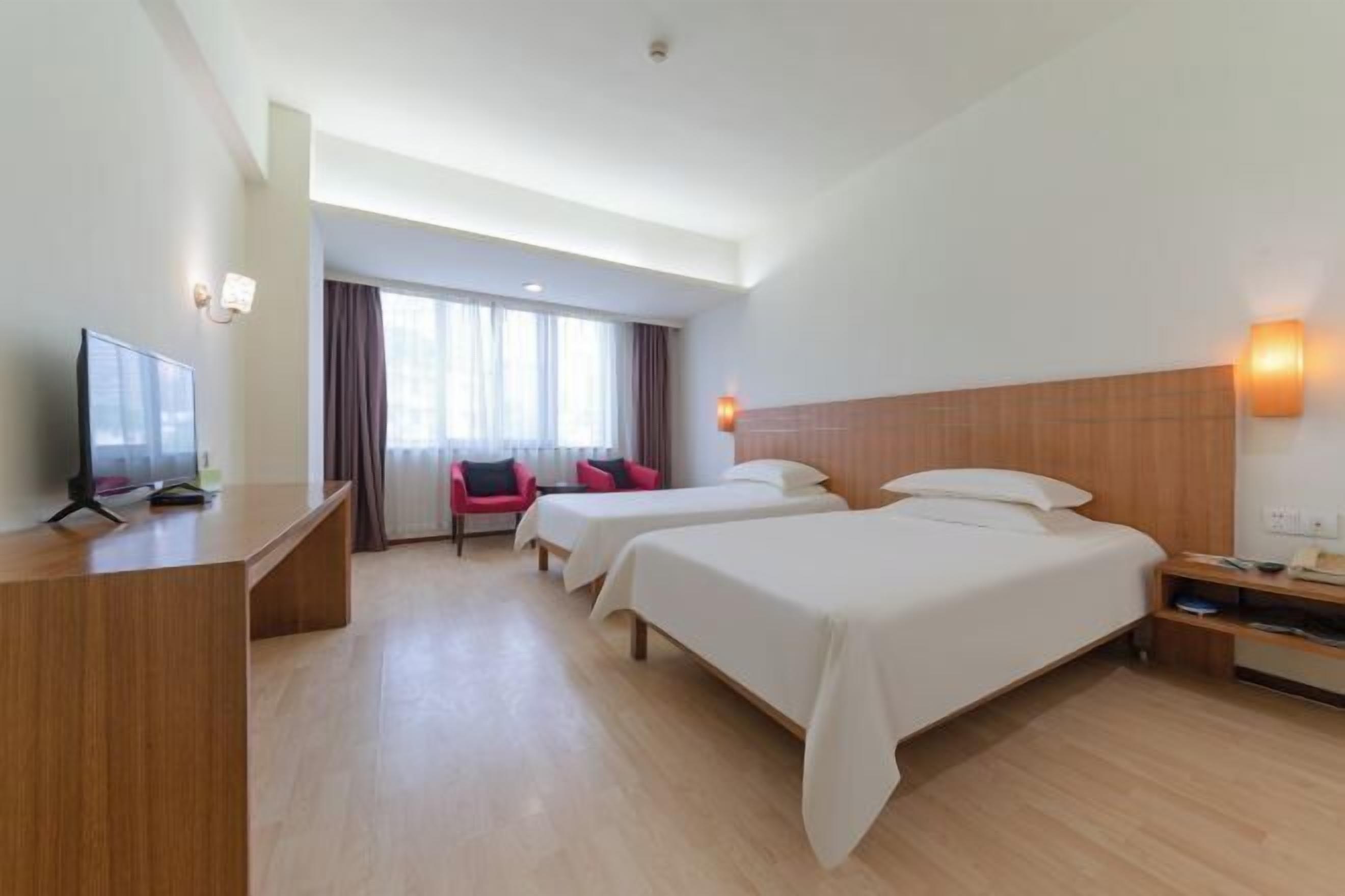 In-room safe, free WiFi